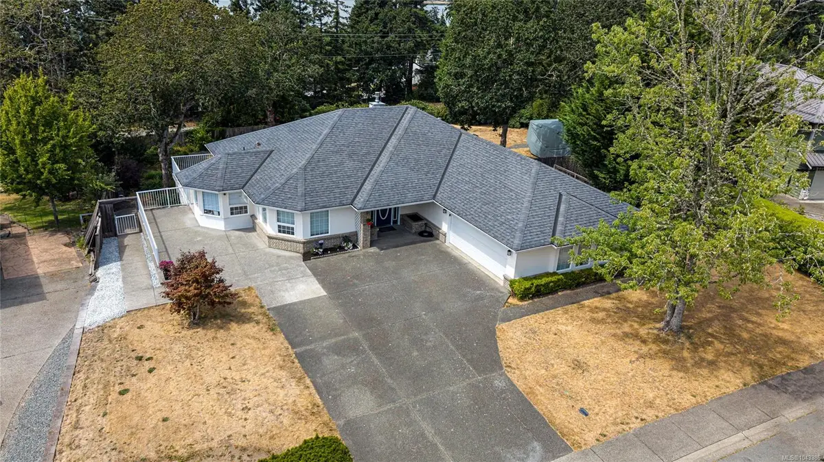 6037 Stonehouse Pl, Duncan BC V9L 5M8