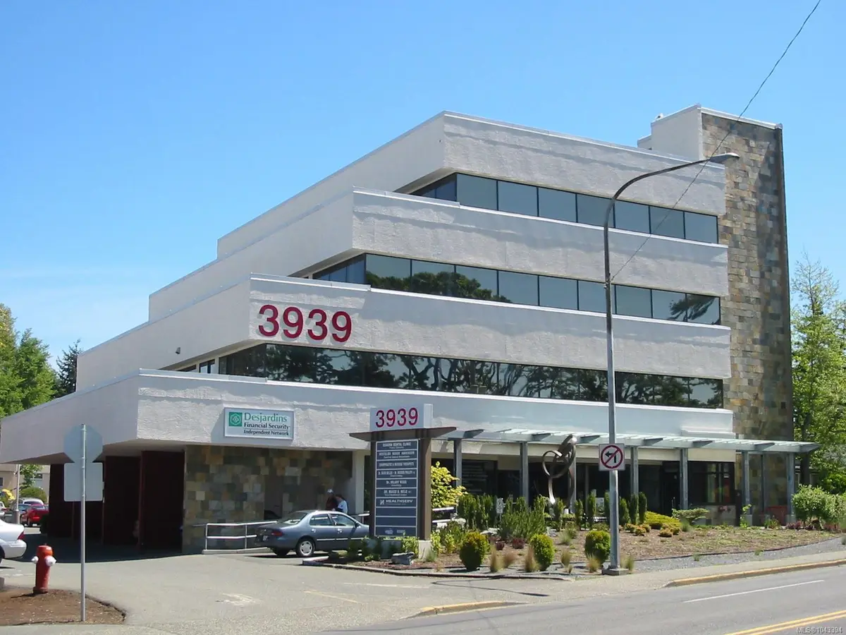 3939 Quadra St #203, Saanich BC V8X 1J5