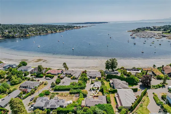 3753 Waring Pl, Saanich BC V8P 5E9 - 3 bed, 3.0 bath in Saanich