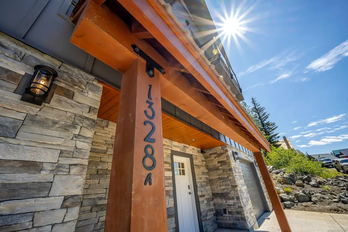 1328 Nordic Dr #A, Courtenay BC V9J 1L0