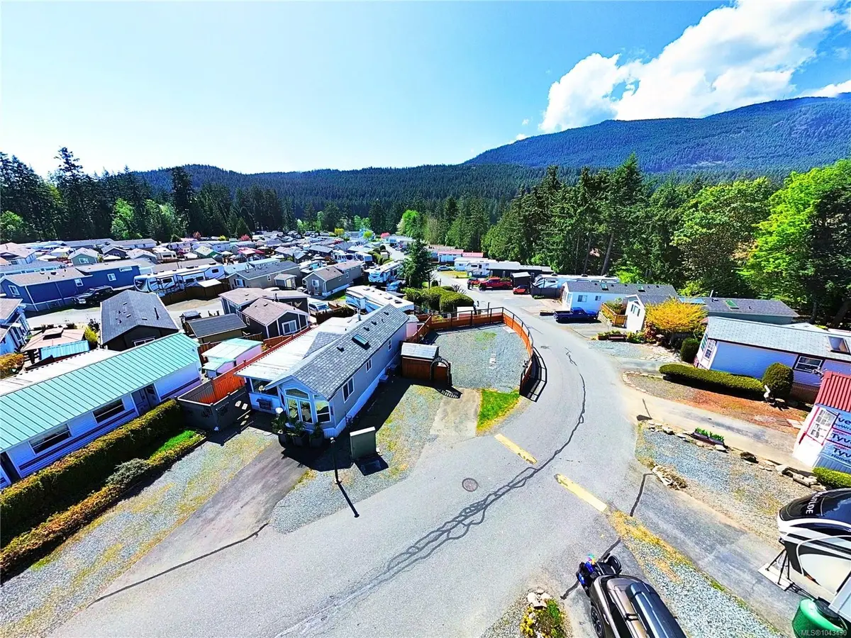 1105 Woss Lake Dr, Nanaimo BC V9R 6X7