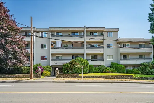 3235 Quadra St #209, Saanich BC V8X 1G4 - 2 bed, 1.0 bath in Saanich