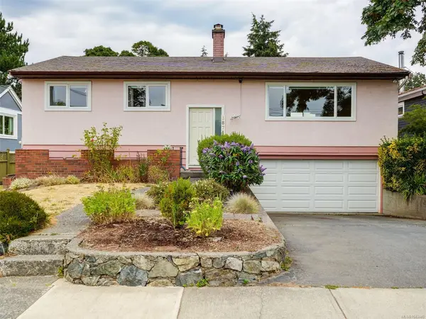 3871 Carey Rd, Saanich BC V8Z 4C8 - 4 bed, 2.0 bath in Saanich