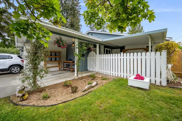 115 Rod & Gun Rd #A, Courtenay BC V9N 6X8 - 3 bed, 2.0 bath in Courtenay