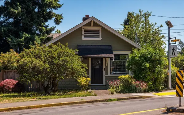 3033 Cedar Hill Rd, Victoria BC V8T 3J2 - 2 bed, 1.0 bath in Victoria