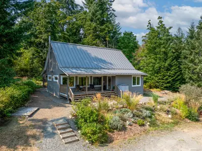 6531 Country Rd, Fanny Bay BC V0R 1W0