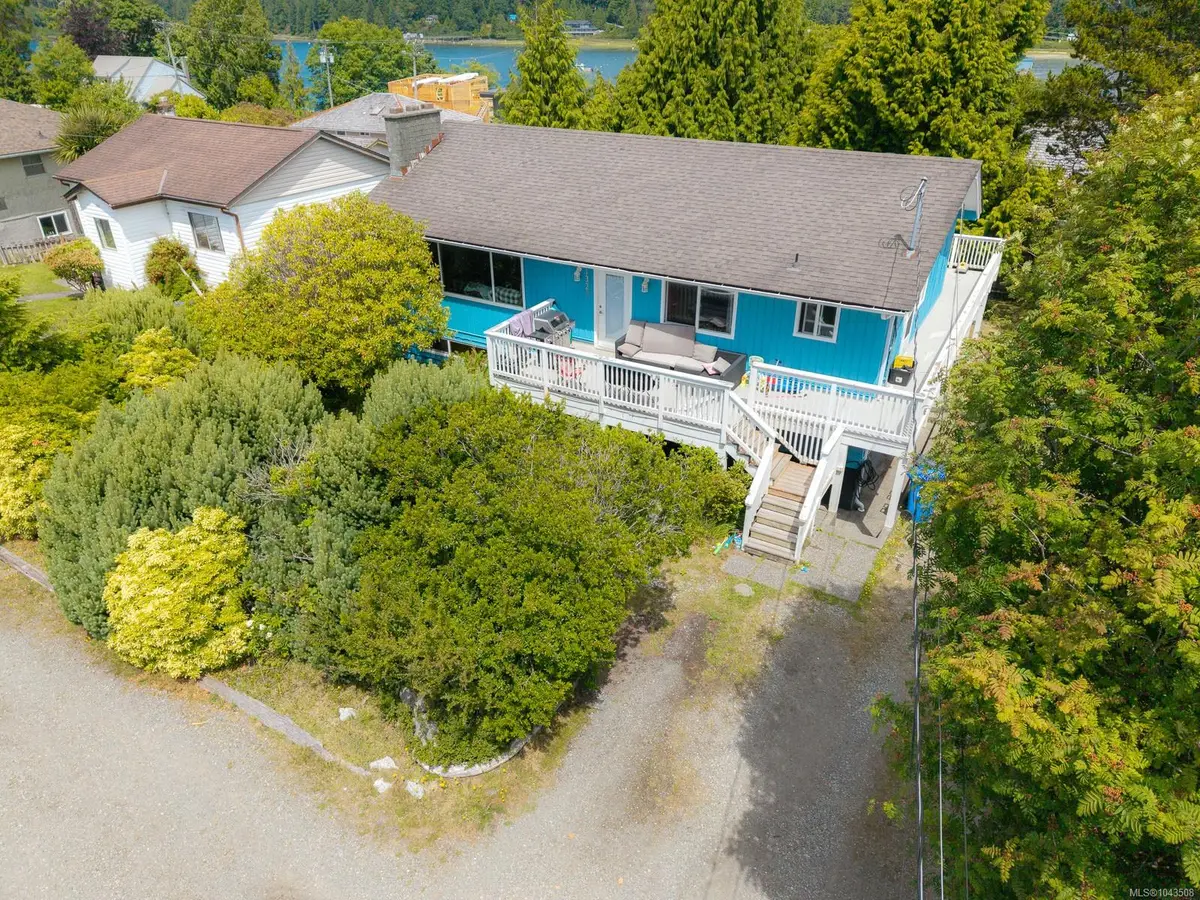 1323 Helen St, Ucluelet BC V0R 3A0