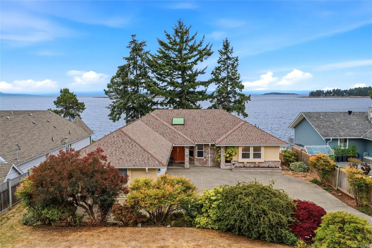 1432 Madrona Dr, Nanoose Bay BC V9P 9C9