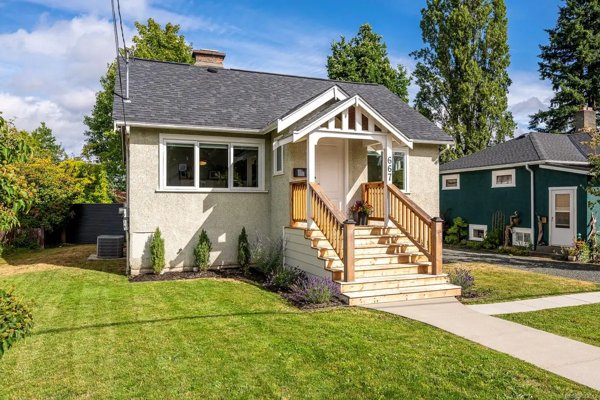 667 11th St, Courtenay BC V9N 1S9