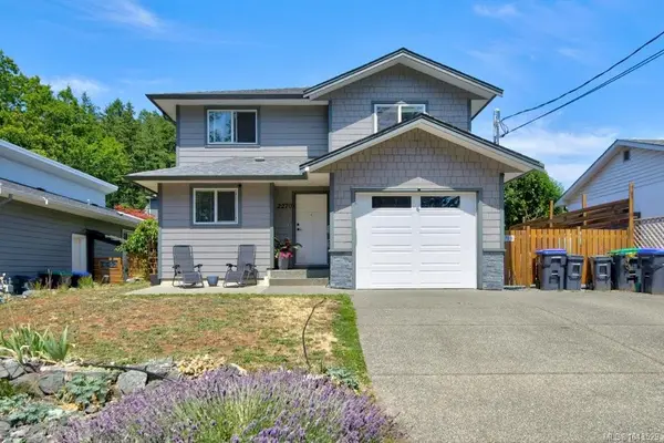 2270 McKenzie Ave, Comox BC V9M 1J1 - 4 bed, 4 bath property for sale in Comox