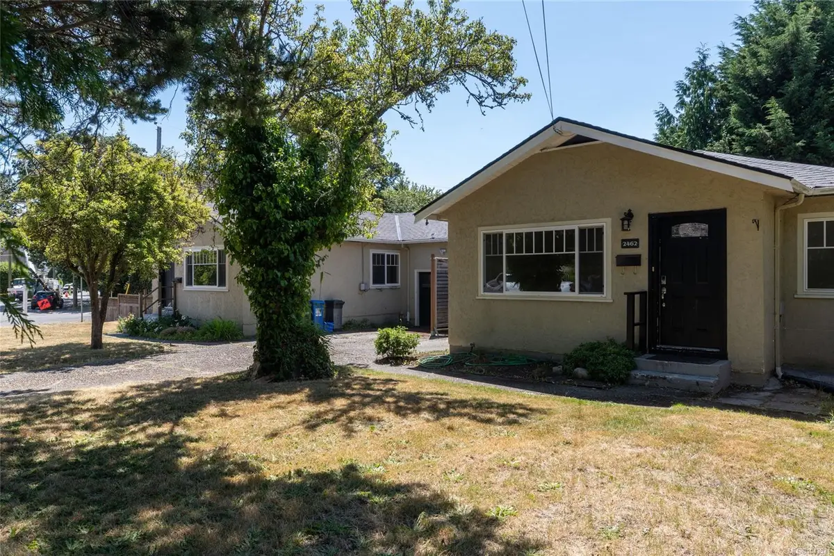 2442/2462 Eastdowne Rd, Oak Bay BC V8R 5P8