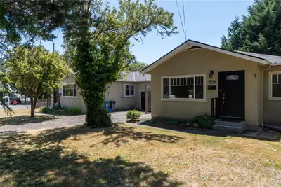 2442/2462 Eastdowne Rd, Oak Bay BC V8R 5P8