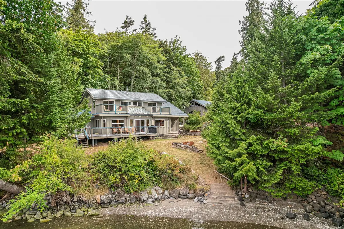 115 Grantville St, Salt Spring BC V8K 1N9
