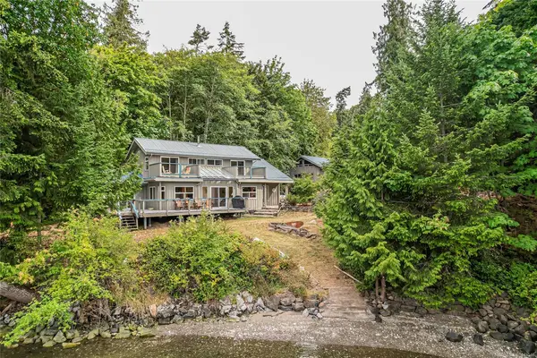 115 Grantville St, Salt Spring BC V8K 1N9 - 4 bed, 2.0 bath in Salt Spring