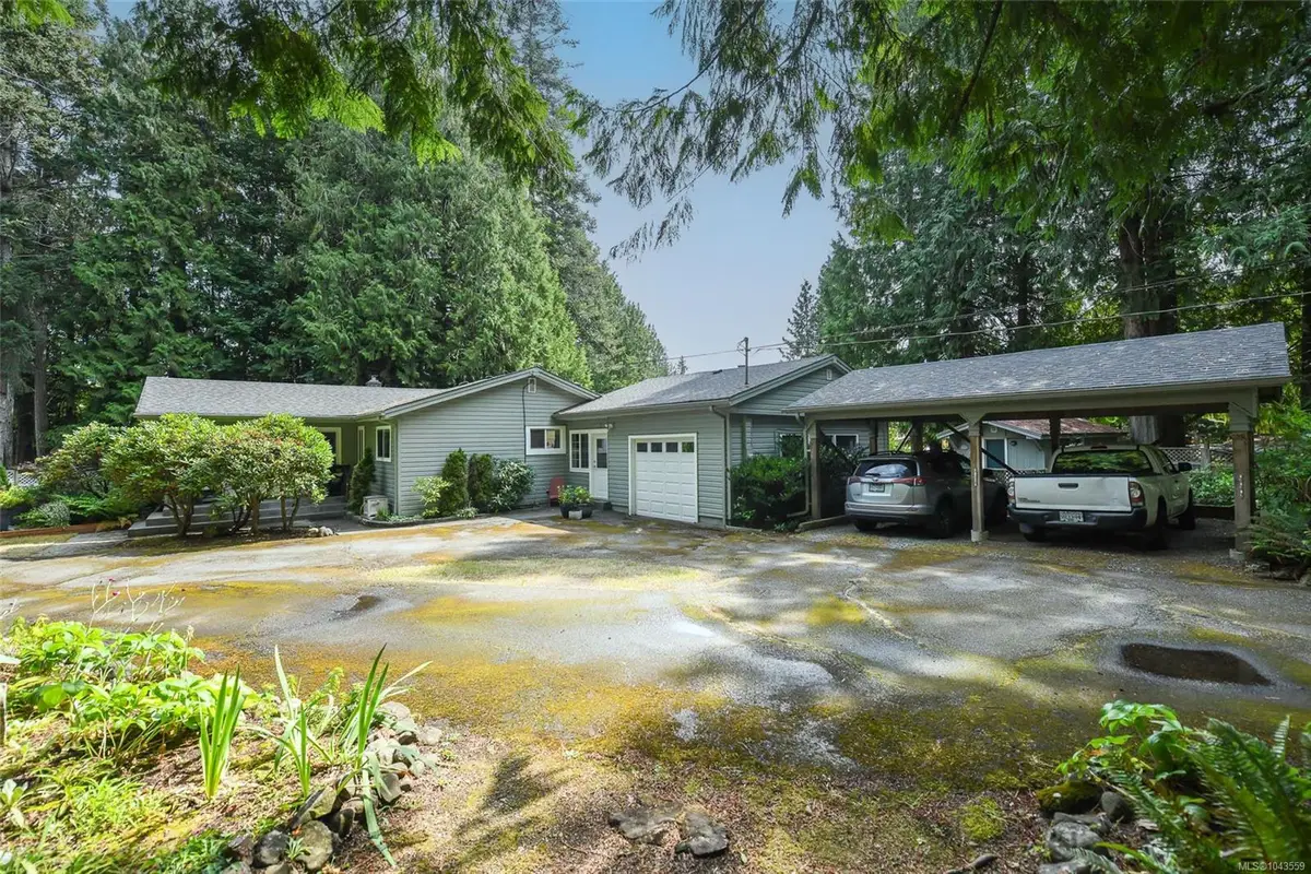 100 Baynes Dr, Fanny Bay BC V0R 1W0