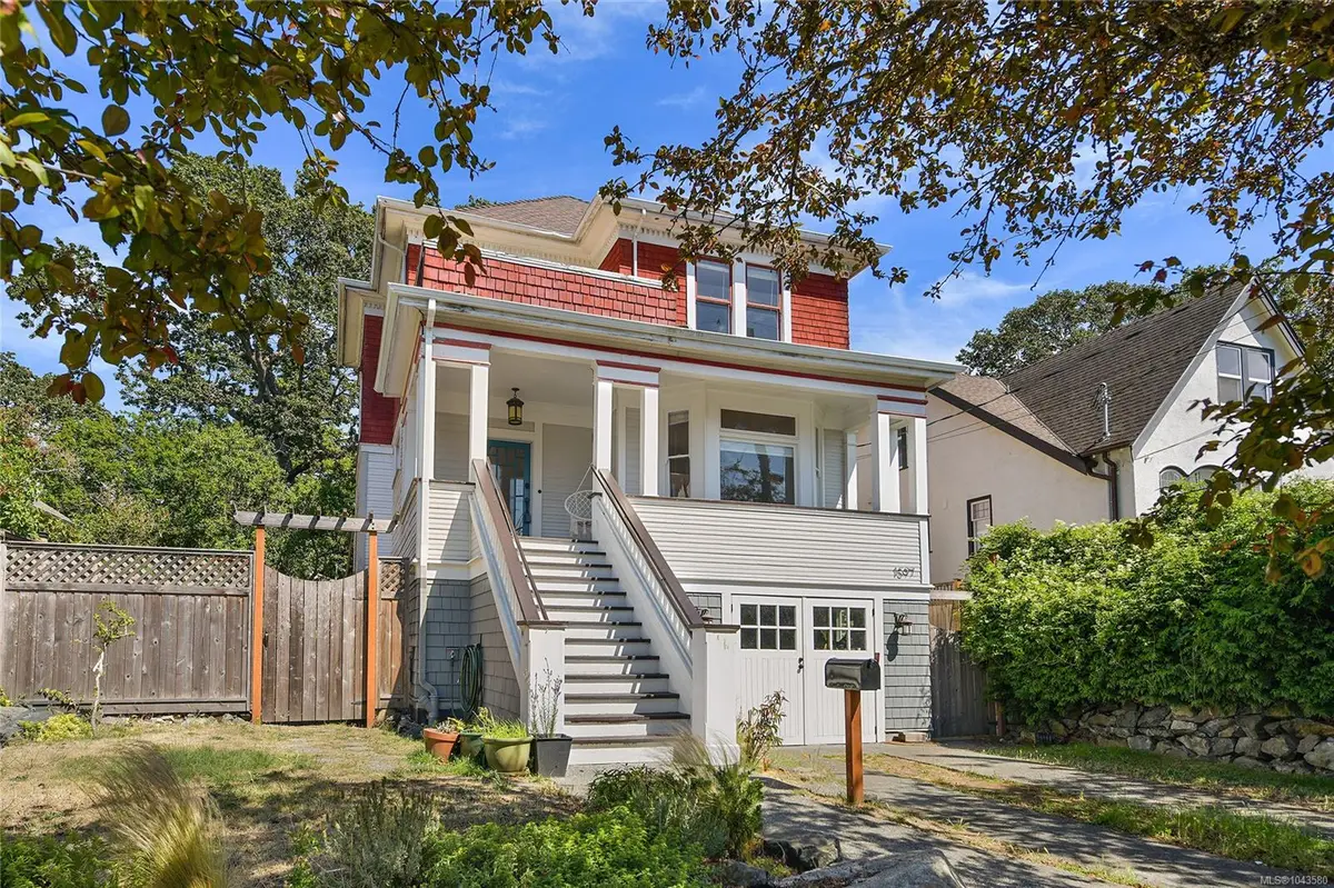 1597 Monterey Ave, Oak Bay BC V8R 5V3
