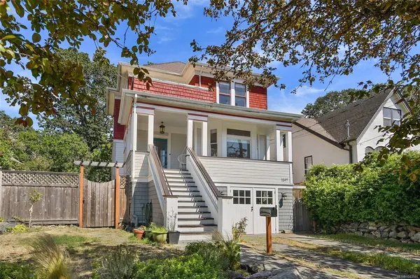 1597 Monterey Ave, Oak Bay BC V8R 5V3 - 4 bed, 3.0 bath in Oak Bay