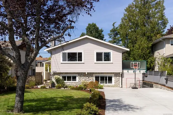 10206 Almond St, Sidney BC V8L 3N3 - 6 bed, 3.0 bath in Sidney