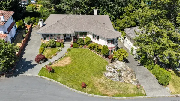 1110 Totem Lane, Saanich BC V8Y 1E8 - 4 bed, 4.0 bath in Saanich