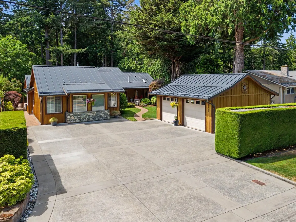 6125 Shoreline Dr, Nanaimo BC V9V 1E2