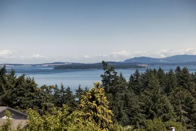 5254 Westover Pl, Saanich BC V8Y 1P6