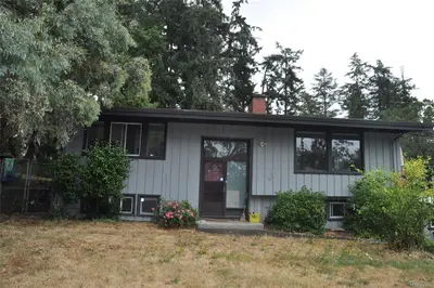 4719 West Saanich Rd, Saanich BC V8Z 3G9