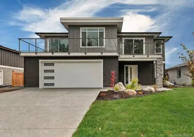 241 Walworth Rd S, Campbell River BC V9W 0J3
