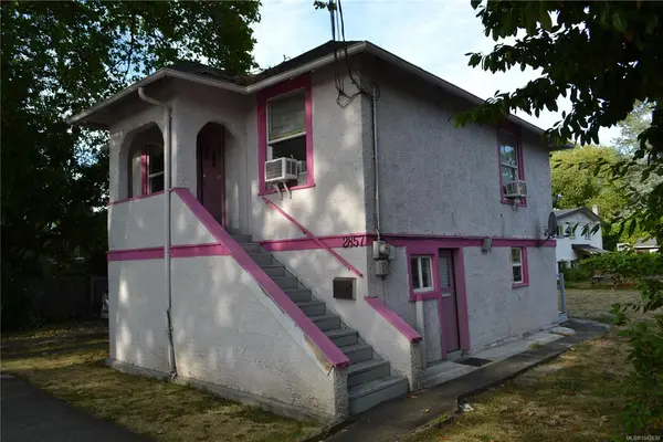 2857 Shelbourne St, Victoria BC V8N 6K4 - 4 bed, 2 bath property for sale in Victoria