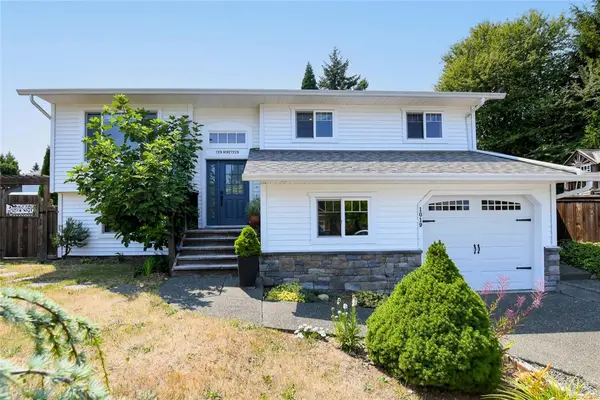 1019 Arrowsmith Ave, Courtenay BC V9N 8P7 - 5 bed, 3.0 bath in Courtenay