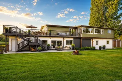 1777 Cecil St, Crofton BC V0R 1R0
