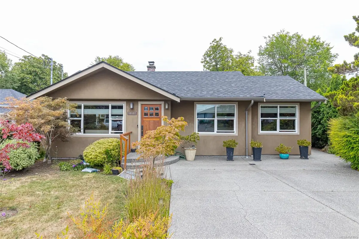 10107 Third St, Sidney BC V8L 3B4