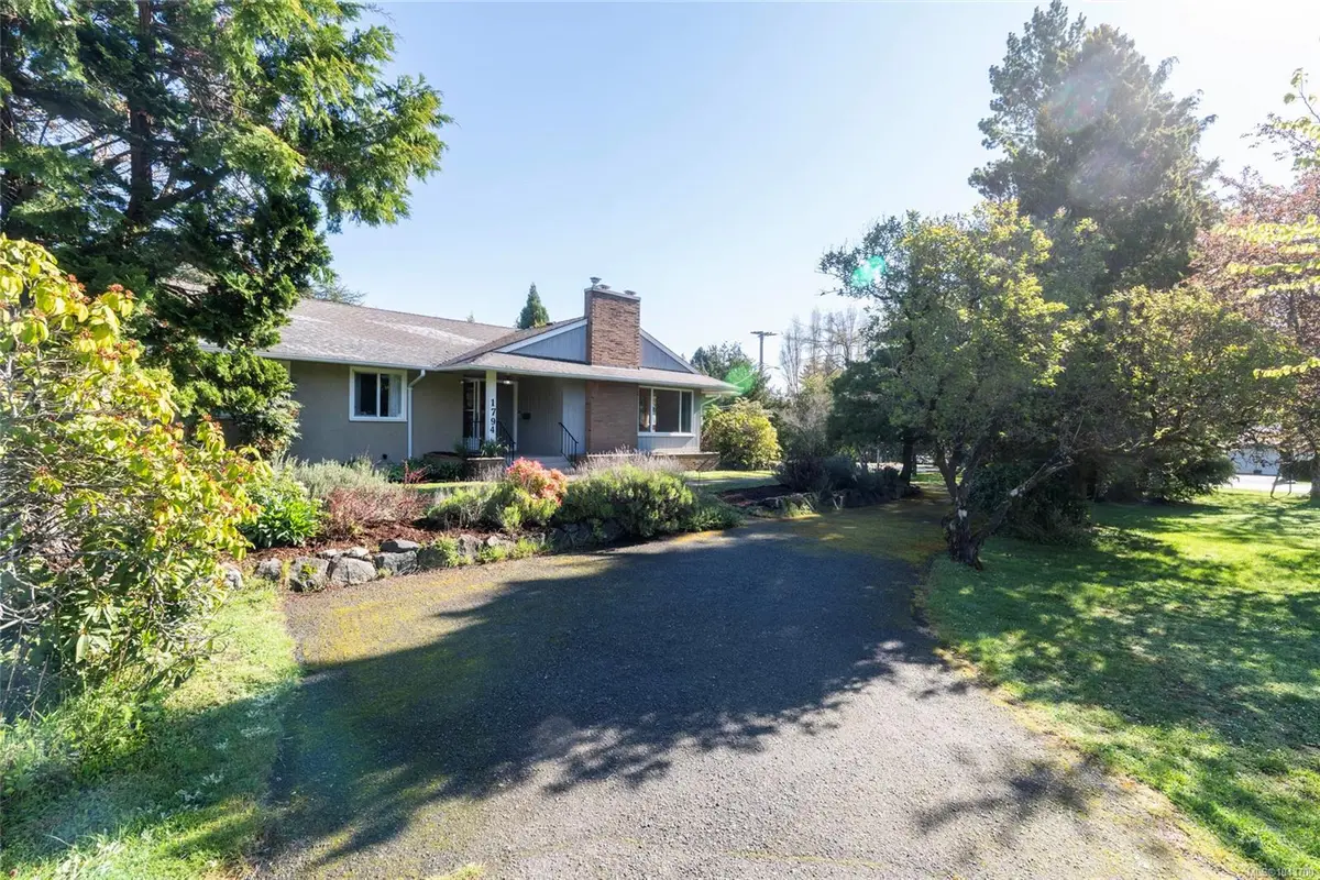1794 Barrie Rd, Saanich BC V8N 2W7