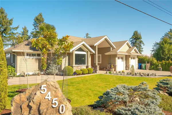 5450 Bayshore Dr, Nanaimo BC V9V 1G9 - 5 bed, 4.0 bath in Nanaimo