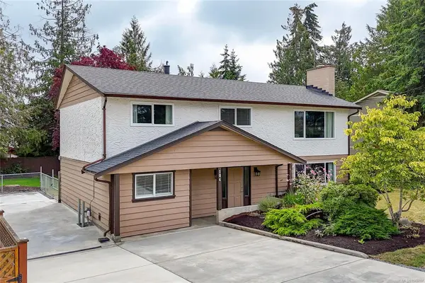 104 Pym St S, Parksville BC V9P 1E9 - 5 bed, 3.0 bath in Parksville