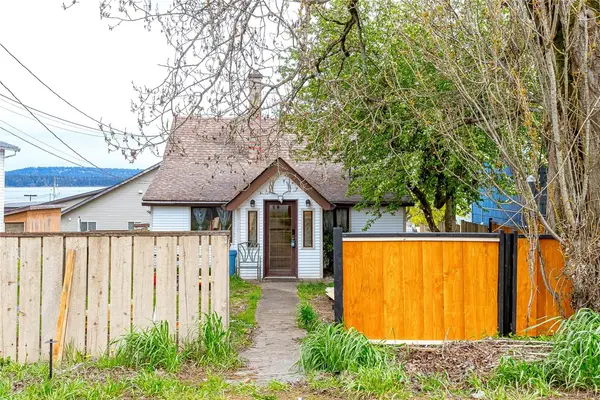 451 Irwin St, Nanaimo BC V9R 4X9 - 3 bed, 2.0 bath in Nanaimo