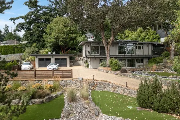 930 Kentwood Terr, Saanich BC V8Y 1A4 - 4 bed, 3.0 bath in Saanich