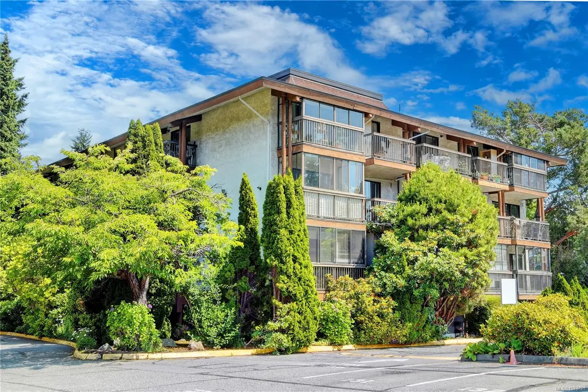 1009 McKenzie Ave #304, Saanich BC V8X 4B1