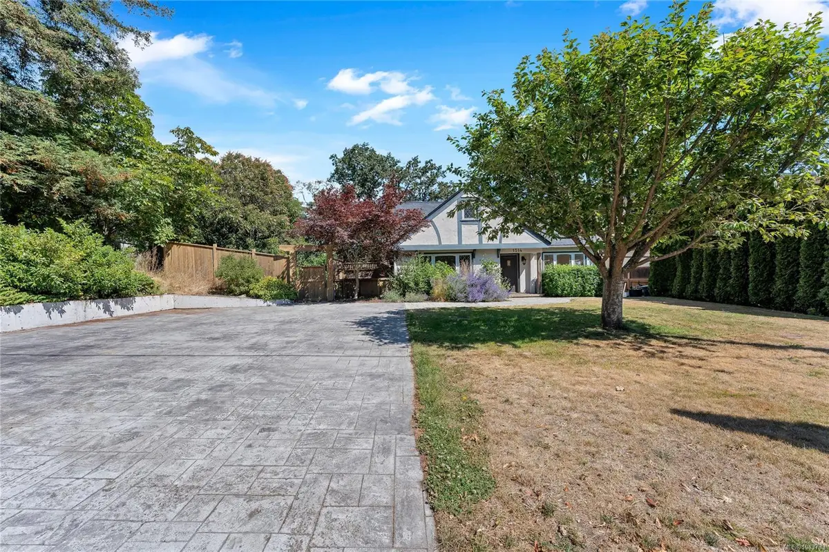1514 Shorncliffe Rd, Saanich BC V8P 2T4
