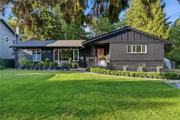 560 Kay St, Saanich BC V8Z 2L3 - 3 bed, 2.0 bath in Saanich