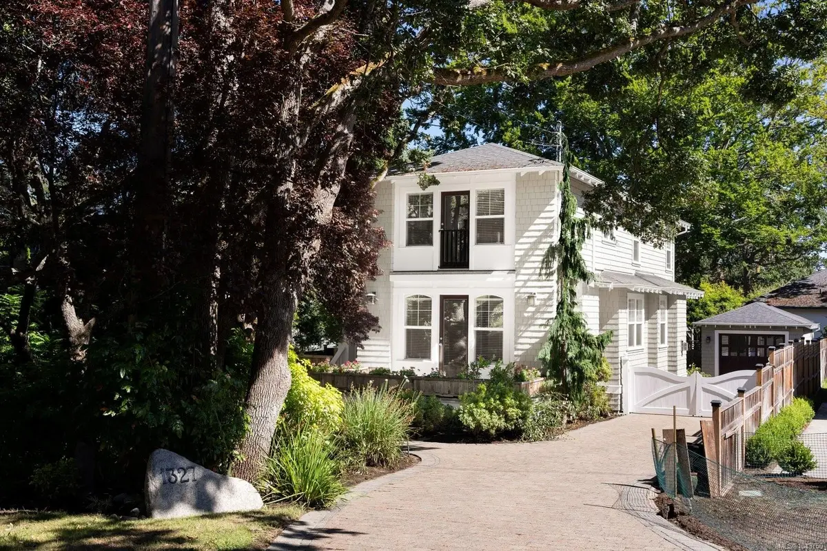 1327 Transit Rd, Oak Bay BC V8V 1V1