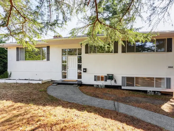 1960 Grandview Dr, Saanich BC V8N 2V3 - 6 bed, 3.0 bath in Saanich