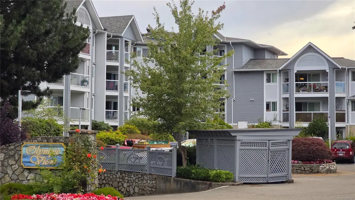 3206 Alder St #108, Saanich BC V8X 5A4