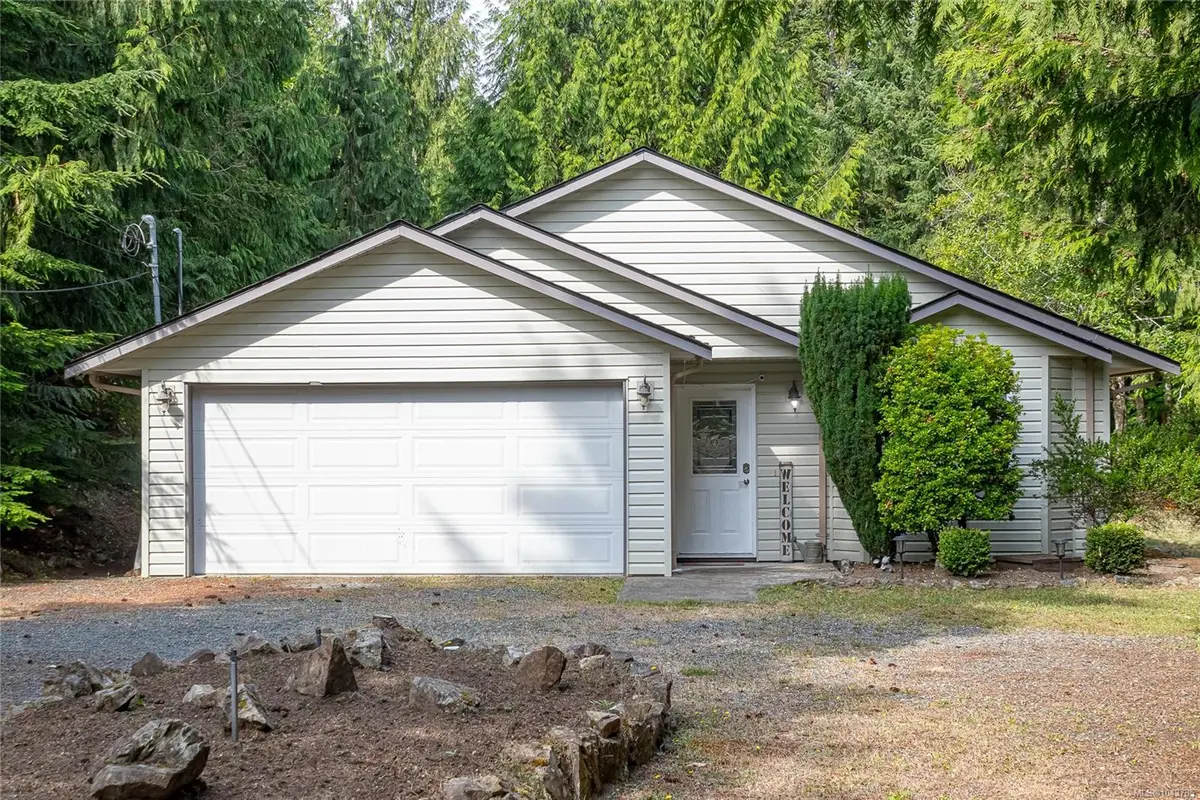1567 Laura's Loop, Qualicum Beach BC V9K 2S3