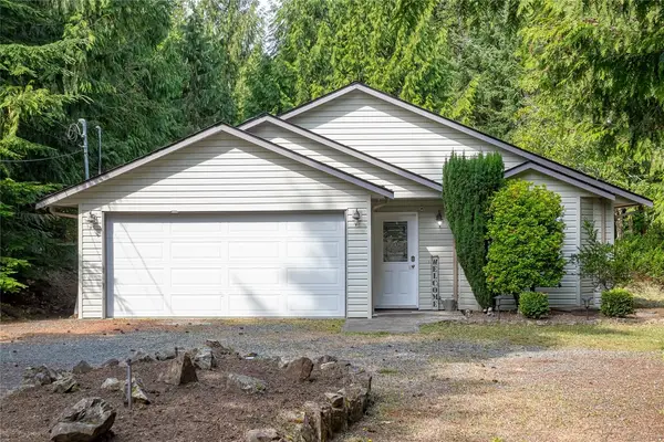 1567 Laura's Loop, Qualicum Beach BC V9K 2S3 - 2 bed, 2 bath property for sale in Qualicum Beach
