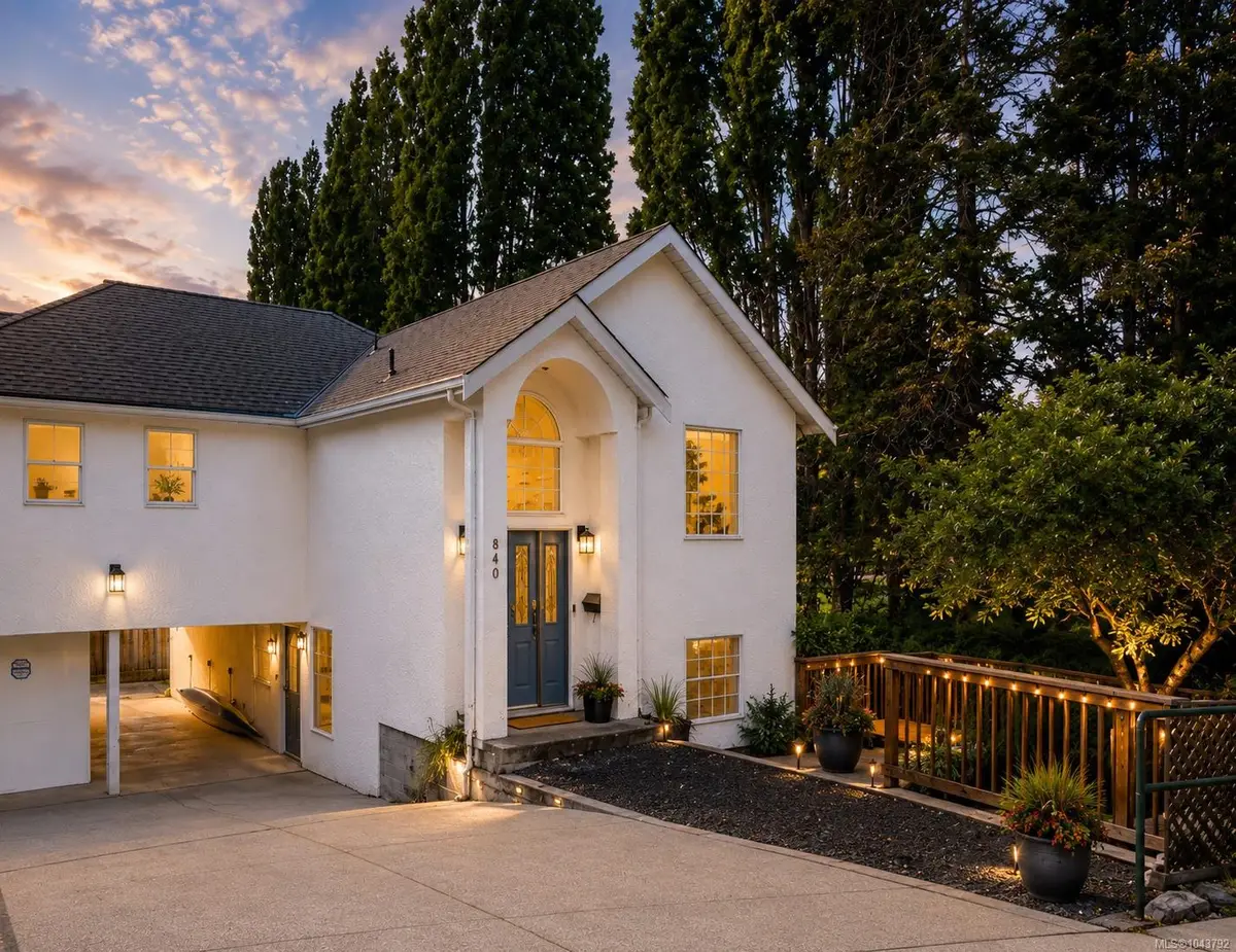 840 Tillicum Rd, Esquimalt BC V9A 1Z7