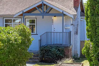 881 Leslie Dr, Saanich BC V8X 2Y3