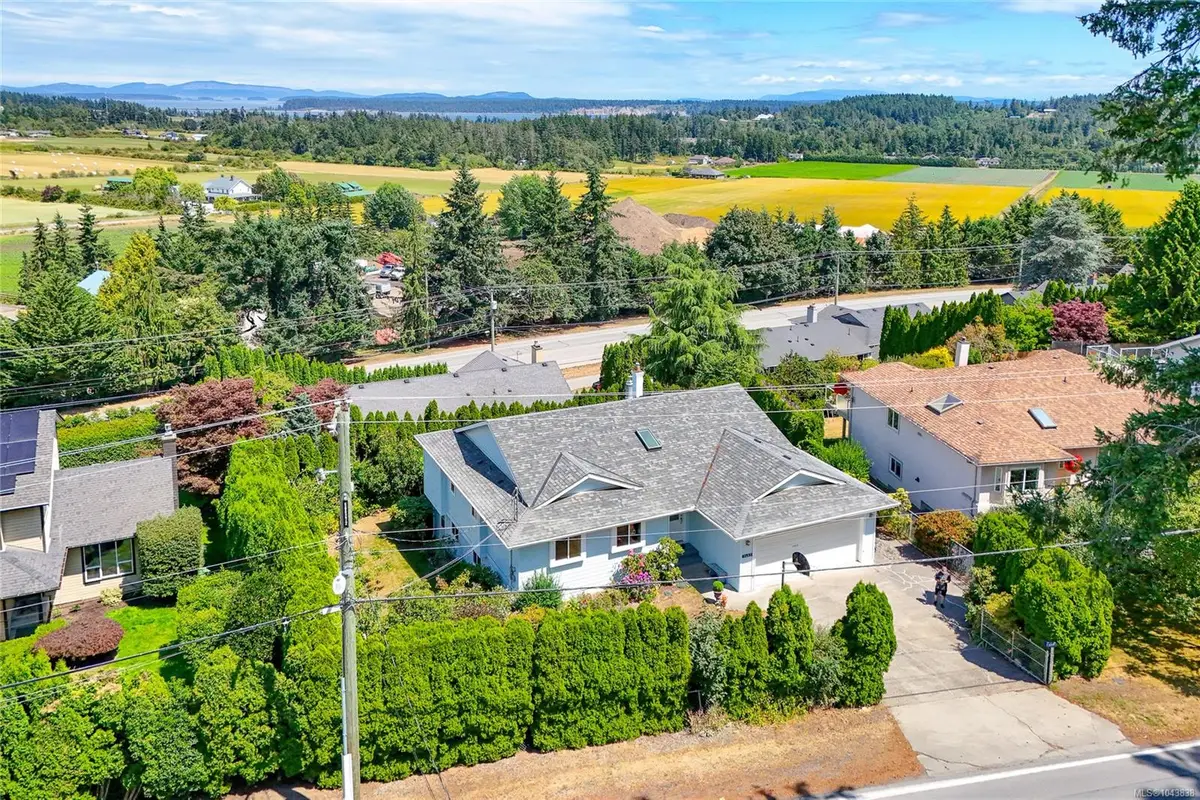 7453 Veyaness Rd, Central Saanich BC V8M 1V9