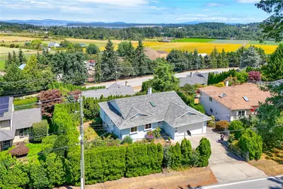 7453 Veyaness Rd, Central Saanich BC V8M 1V9
