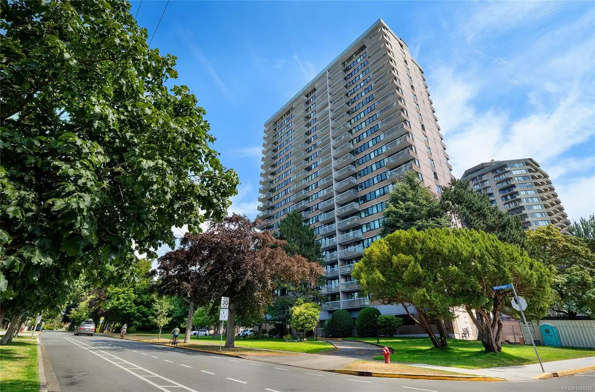 647 Michigan St #1407, Victoria BC V8V 1S9