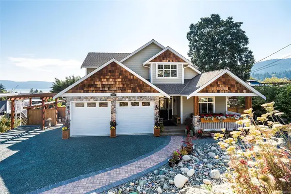 8067 York Ave, Crofton BC V0R 1R0 - 7 bed, 5 bath property for sale in Crofton
